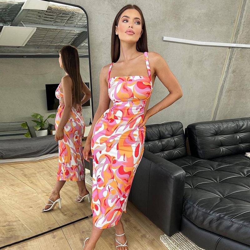 Женское летнее облегающее платье-халтер с принтом и бретельками