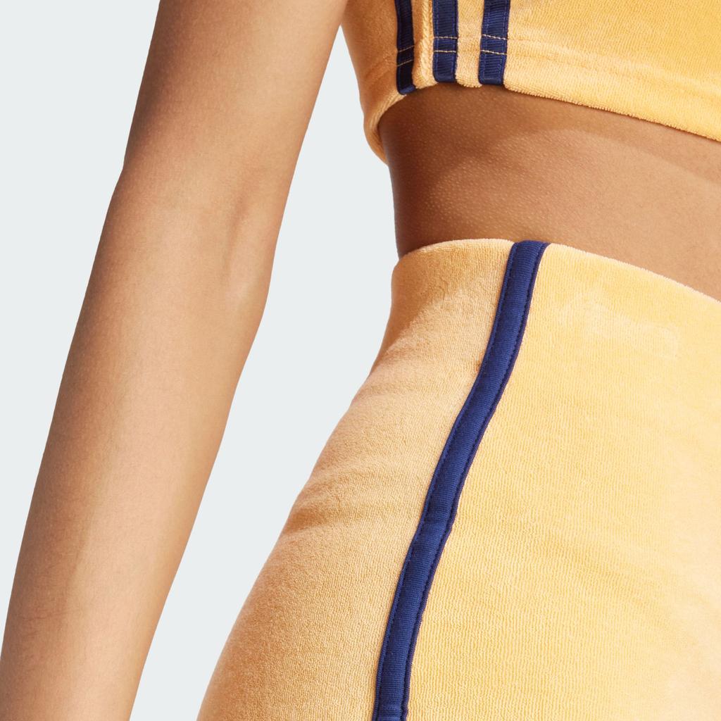 adidas Оригинальные махровые шорты с полосатым принтом и небольшим логотипом, обтягивающие повседневные шорты, женские шорты светло-оранжево-желтого цвета JG8060