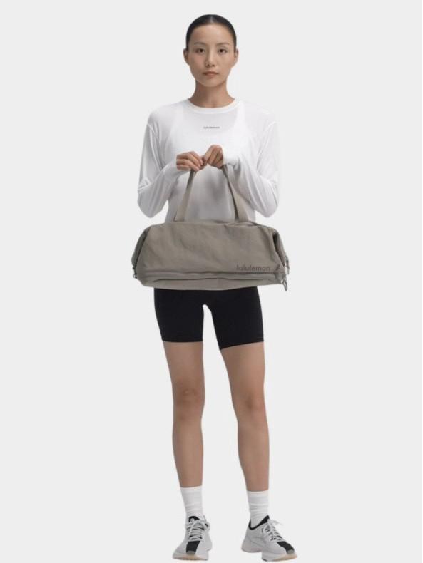 Lu New 30L Water-Resistant Gym Fitness Bag – Lightweight, Large Capacity Pillow Bag, Single Shoulder & Crossbody Option