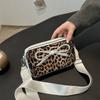 Модная сумка-мессенджер с леопардовым принтом в стиле «бант» в зимнем стиле с нишевым дизайном в иностранном стиле, маленькая квадратная женская сумка