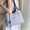 Корейская нишевая холщовая сумка женская 2025 новая трендовая сумка-тоут в стиле колледжа простая и вместительная通勤 плечевая сумка