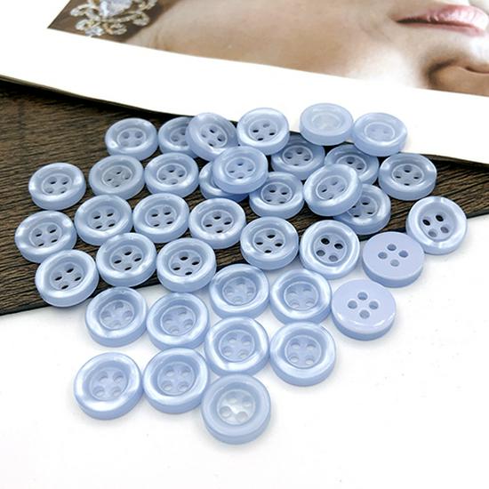 Небесно-голубая унисекс рубашка ручной работы с круглыми светло-голубыми пуговицами