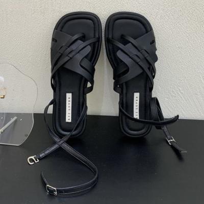 Корейская версия плоской подошвы плетеные полые открытые носки квадратный носок сандалии 2024 новые модные повседневные простые женские сандалии лето