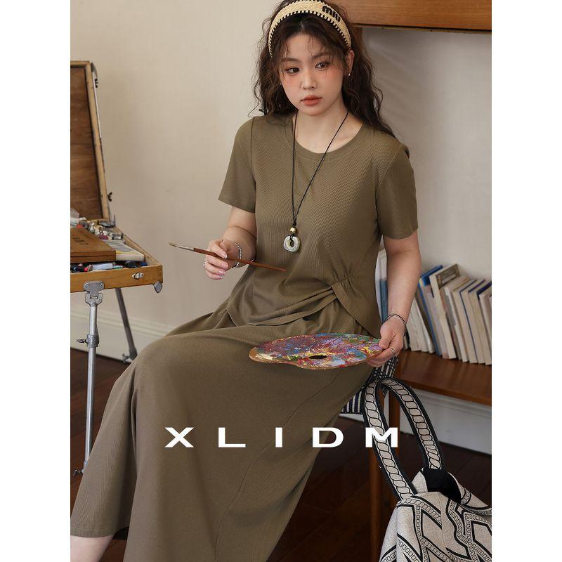 Xiao Li Plus Size Women's Vision Slim Looking 5.00kg! Stretch Comfortable Lock Knot Pleating Short Sleeve & A- line Skirt Suit