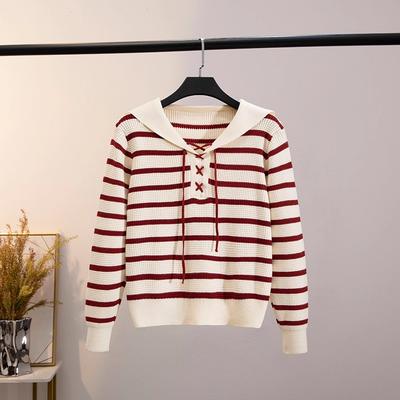 Новый осенне-зимний базовый слой с полосатым галстуком, свитер с темно-синим воротом. У него школьный стиль, который делает вас моложе и стильнее.