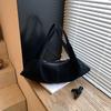 Large Capacity Bag Women's Autumn and Winter Matte Retro Shoulder Messenger Bag Commuter Dumpling Bag