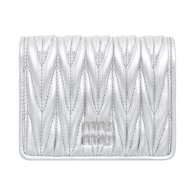 Кошелек 5MV204 AFPP Argento Matelasse из кожи с металлическим логотипом, маленький кошелек [Miu Miu] (двудольный кошелек) Женский [Бренд] [Товар]