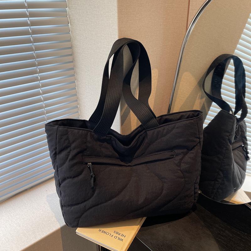 Solid color versatile quilted tote bag women's padded one-shoulder cotton jacket college student minimalist style class commuting handbag