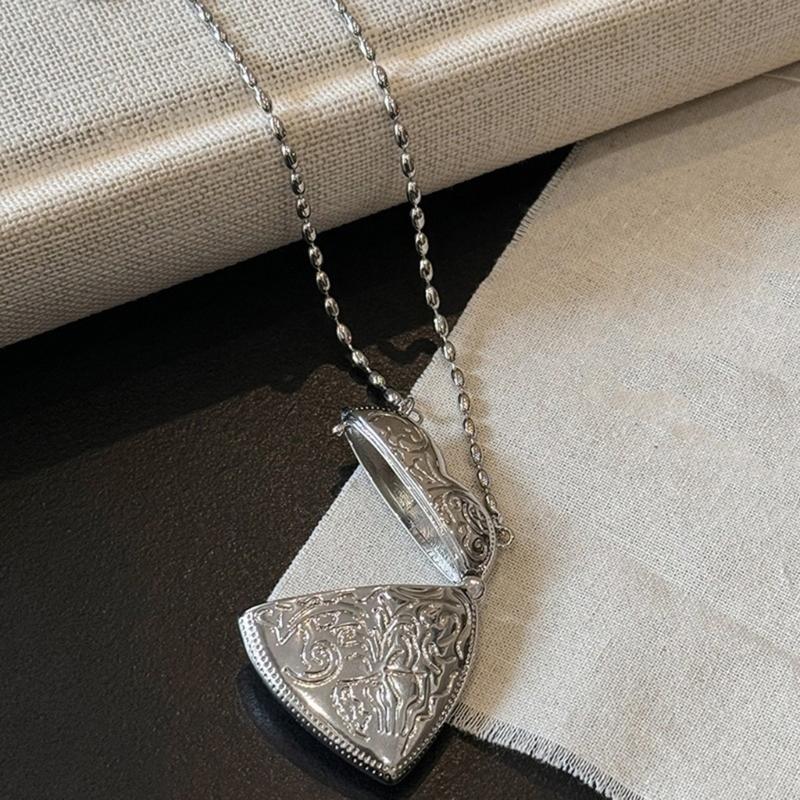 Elegant Heart Shaped Photo Locket with Chain Multifuntional Metal Crossbody Accessory Suitable for Decorating Outfits