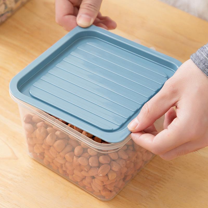 Ящик для хранения еды на домашней кухне