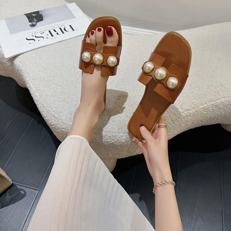 Новые женские тапочки, модные повседневные однотонные туфли на плоской подошве с жемчугом, простые уличные удобные пляжные сандалии на мягкой подошве, Sandalias Femininas
