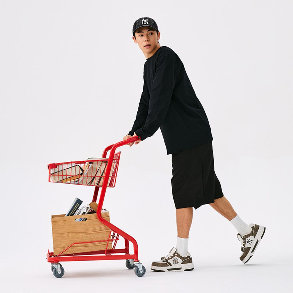 New MLB New York Yankees Abrasion Resistant Slip Resistant Low Top Skateboard Shoes Unisex Brown 3ASXP025N-50BRS