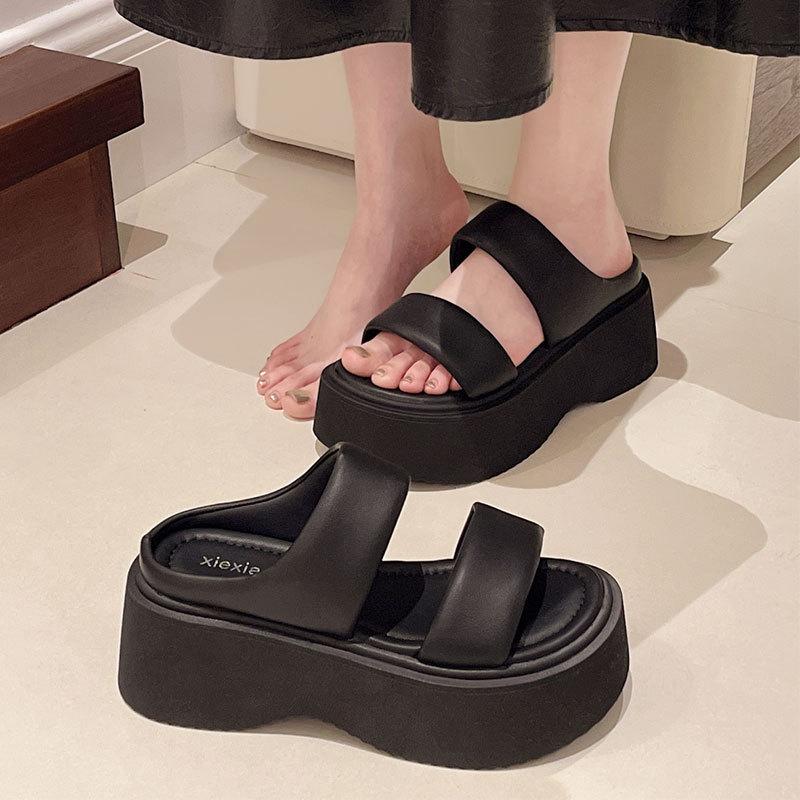 Толстоподошвенные туфли на высоком каблуке, крутые шлепанцы для маленьких мужчин, женская летняя обувь 2025, новинка, суперпопулярная модная модель интернет-знаменитости, под юбку, пляжная обувь