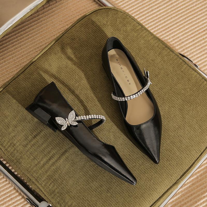 Женские туфли на низком каблуке 2025 года с заостренным бантом из стразов и одинарными туфлями Мэри Джейн