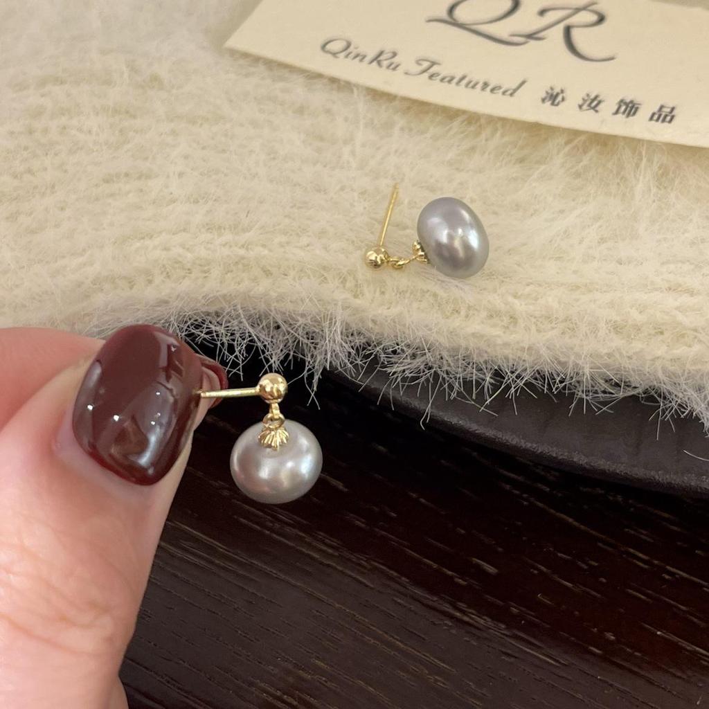 Темпераментные серьги-пусеты из серого жемчуга - Легкая роскошь, Универсальные и Ретро, Новинка сезона Осень/Зима 2023, Маленький дизайн с серебряной иглой.