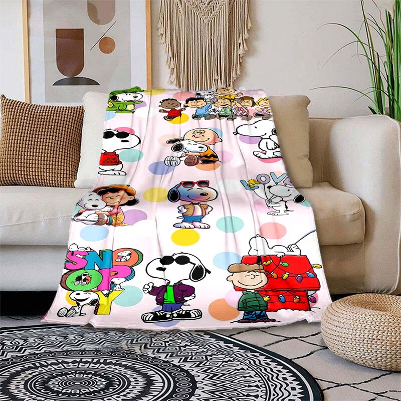 This adorable 3D Snoopy cartoon flannel blanket is comfortable and soft, perfect for use in bedrooms, beds, sofas, picnics, and