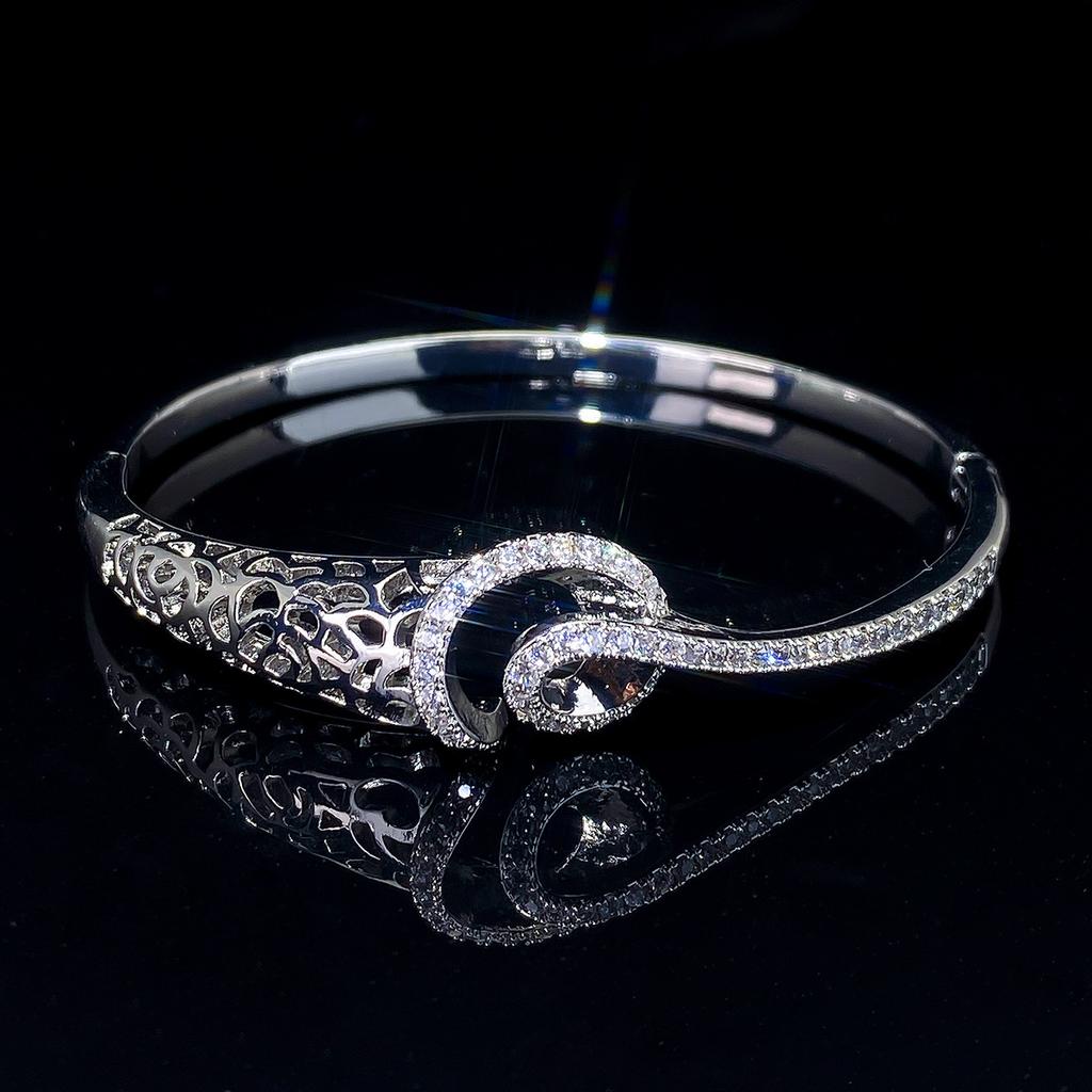 Ladies New Zircon Fashion Retro Hollow Design Exquisite Temperament Versatile Bracelet