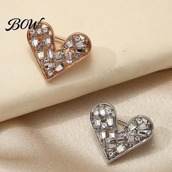 Oxidation Resistant Pin Love Brooch, with Shiny Rhinestone Decor, Strong Buckle Secure Fit Sturdy Romantic Gift Brooch Alloy Classic Heart Shape