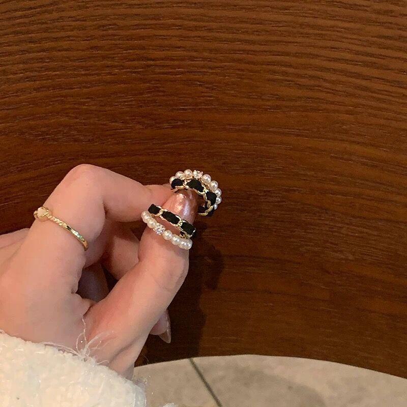 Винтажные красные серьги-кольца в гонконгском стиле: Элегантный женский аксессуар на осень/зиму