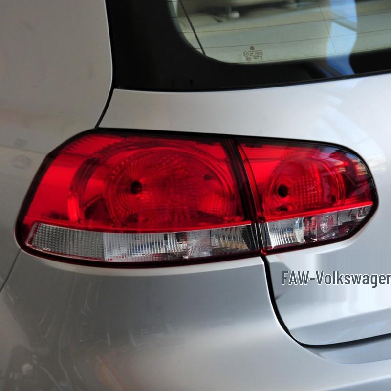 Совместим с Volkswagen Golf 6: Задний фонарь в сборе, стоп-сигнал, фонарь защиты от наезда сзади, указатель поворота и габаритный фонарь.