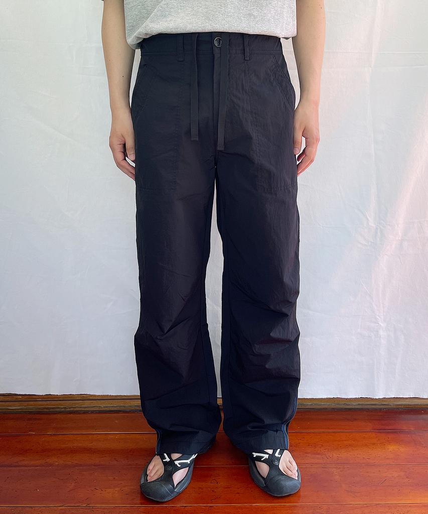 YOUNEEDGARMENTS Утилитарные нейлоновые брюки-карго (черный)