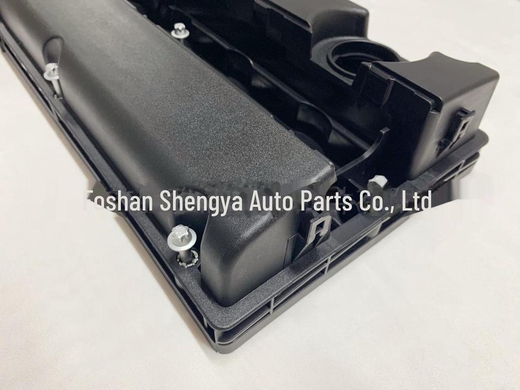 Compatible Valve Cover for Chevrolet Cruze Engine Hood: Part Numbers 55564395, 55558673.