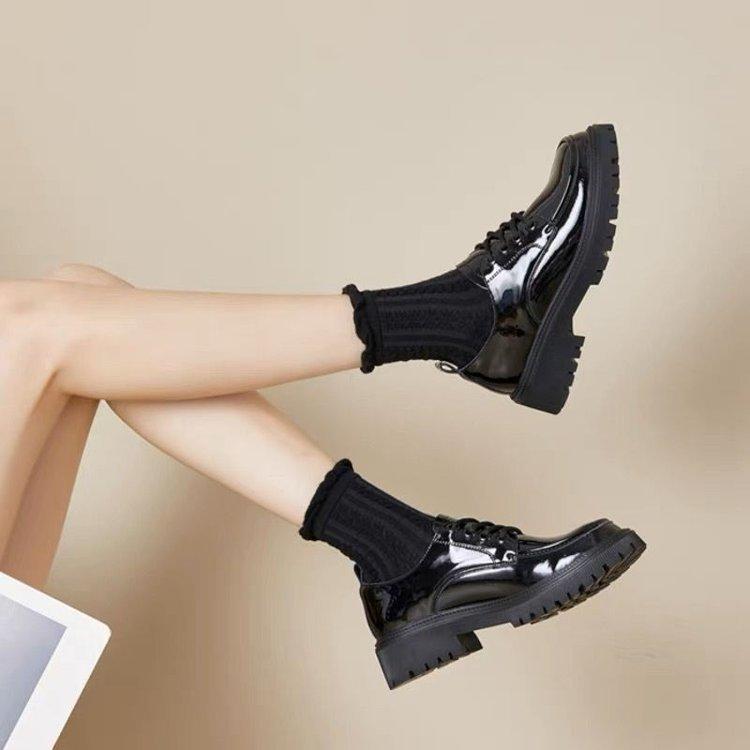 Маленькие кожаные туфли женские в британском стиле весна и осень 2024 новые модные черные универсальные туфли на толстой подошве со шнуровкой женские туфли