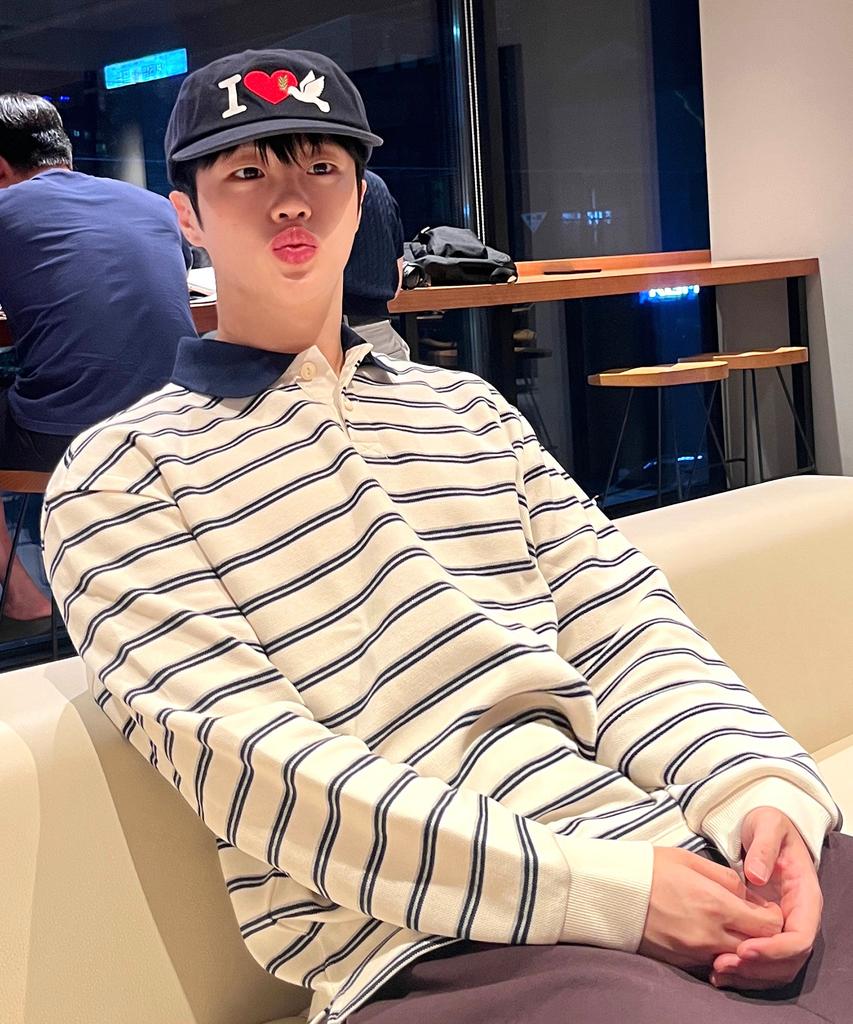 MINDBRIDGE Collar Contrast Oversized Striped T-Shirt