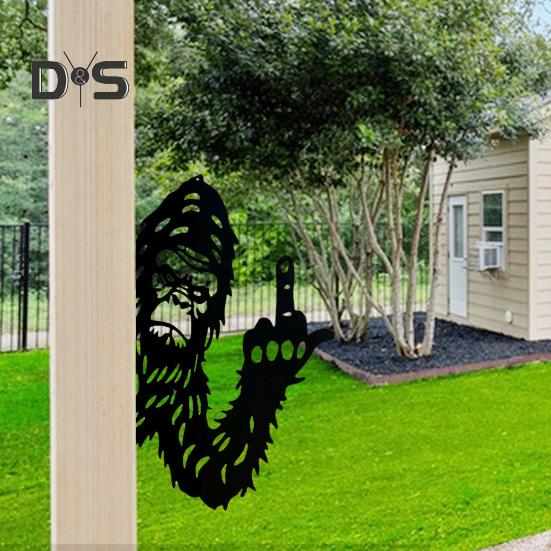 Peeping Sasquatch Metal Sign Middle Finger Animal Silhouette Sign Peaking-a-Boo Sasquatch Sign for Garden Fence Tree Farmhouse Yard Decoration