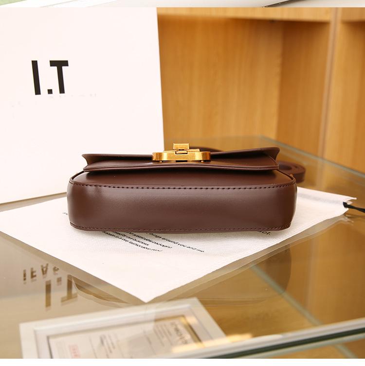 Luxury Women's Shoulder Bag: Fashionable & Versatile Underarm Chain Handbag. Perfect for Street Shopping & Gifts.