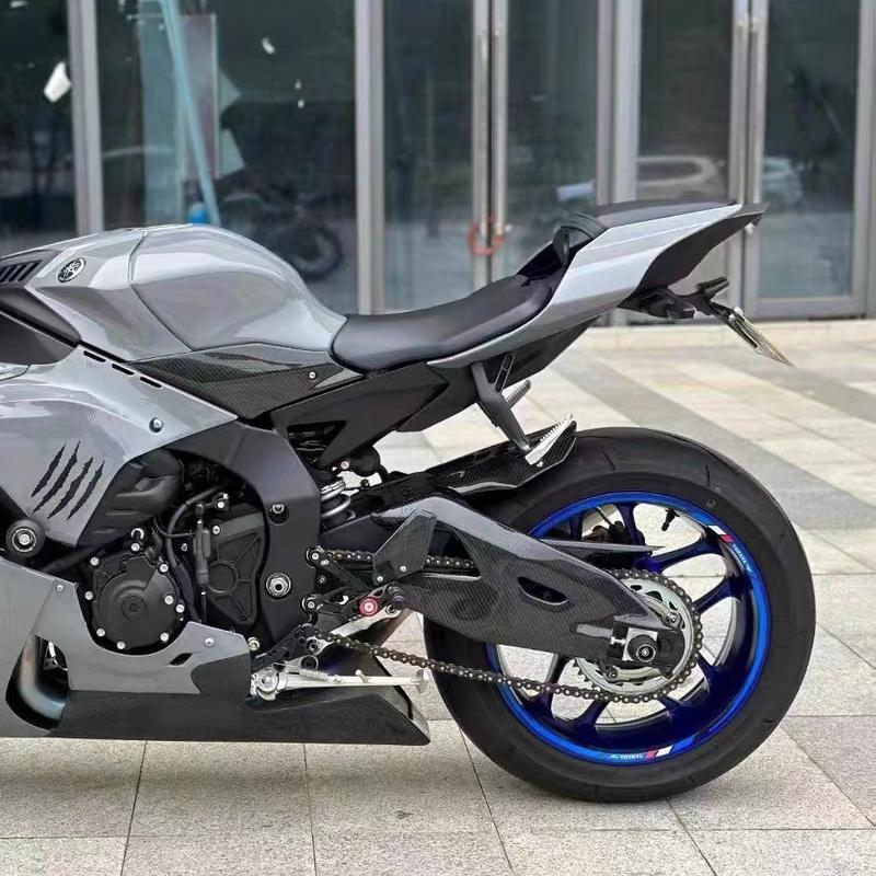 Подходит для Yamaha YZF-R1 2015-2024 Защитные накладки на маятник мотоцикла Боковые панели из углеродного волокна Защитный кожух маятника Комплект обтекателей YZF R1