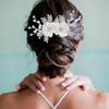 Хрустальная свадебная расческа для волос со стразами, расчески для невесты, белый цветок, боковые расчески для волос, головной убор в виде листа, свадебные аксессуары для волос для женщин и девочек