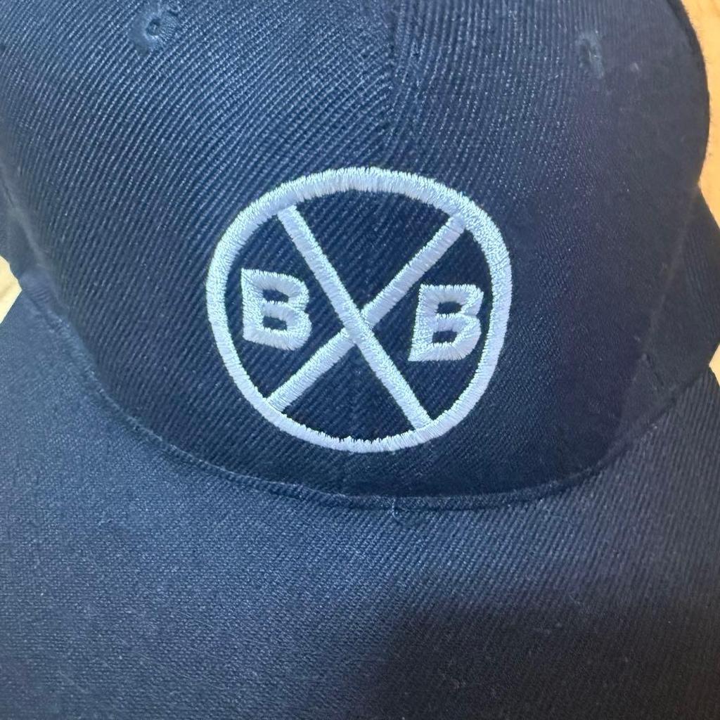 [Б/У] Черная кепка BIGBANG с логотипом B B Snapback