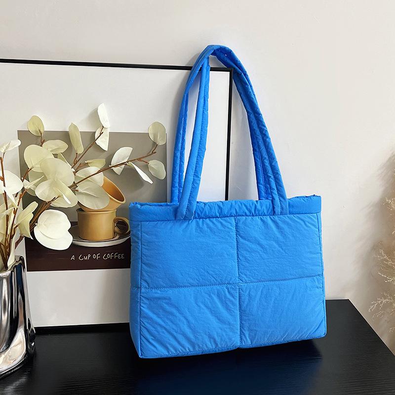 Корейская мода! Новая универсальная сумка через плечо с ромбовидным квадратным плетением, выполненная из хлопкового пуха, невероятно привлекательна.