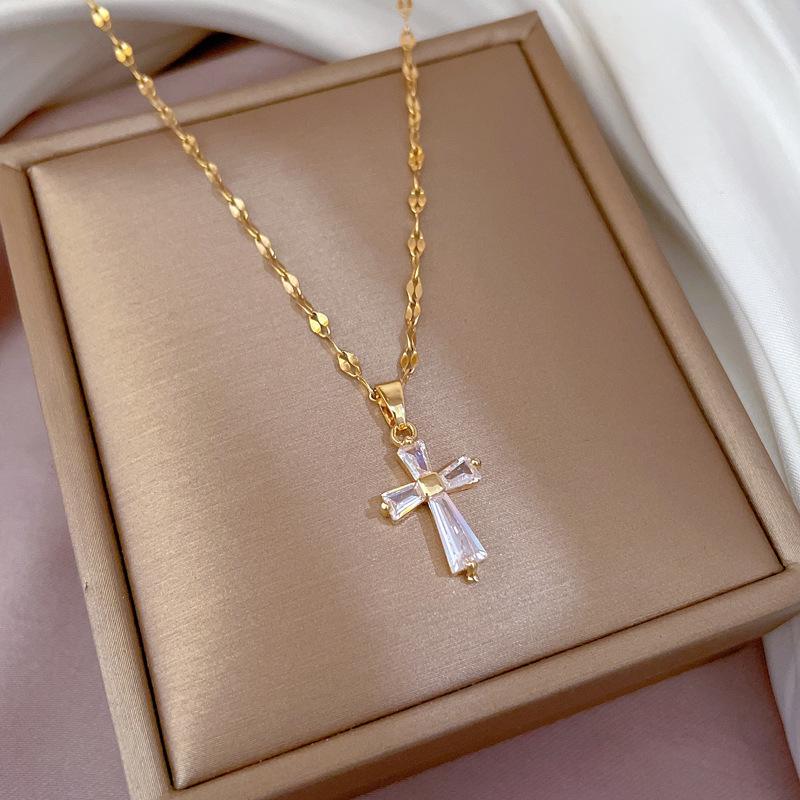 Copper Micro-Inlaid Love Light Luxury Temperament Gorgeous Full Diamond Necklace Female Versatile Collarbone Chain Titanium Steel