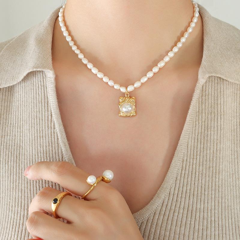 Французский ретро-персонаж, нерегулярный квадратный кулон, инкрустированный искусственным жемчугом, нежное и приятное ожерелье из пресноводного жемчуга