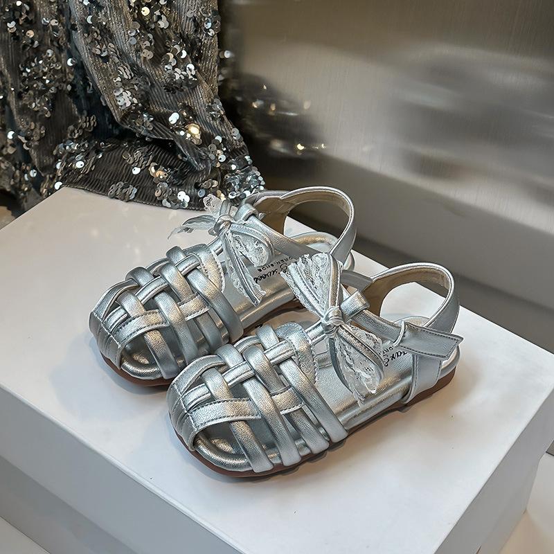 Girls' closed-toe sandals, new summer Korean-style woven beach shoes, little girl's princess shoes, soft-soled baby shoes