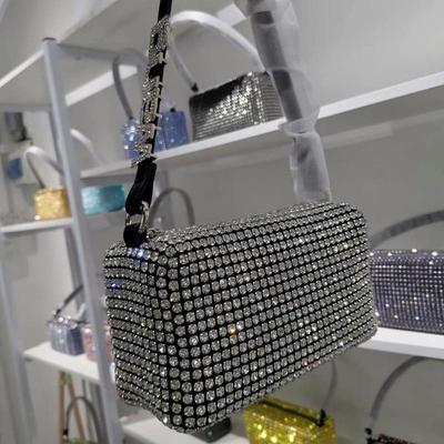 Женская квадратная мини-сумка Diamond 2024: Натуральная кожа, модная цепочка в виде змеиной кости, универсальный дизайн через плечо.