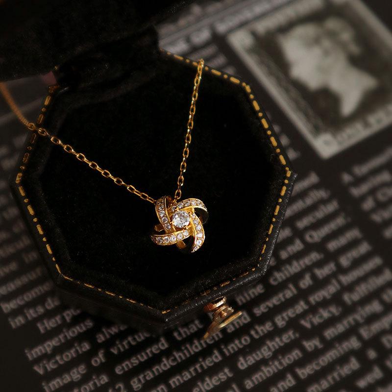 Цирконий Ветряная мельница Ожерелье для женщин Четырехлистный клевер Цветы Ключица Цепочка Легкое Роскошное Ожерелье Темперамент Ниша