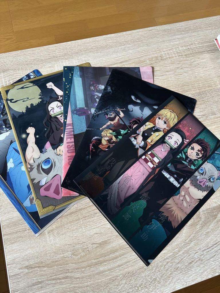 [ИСПОЛЬЗОВАН] Убийца демонов: Ассортимент товаров Kimetsu no Yaiba, артбуки, буклеты, прозрачные файлы, наклейки и т.д.