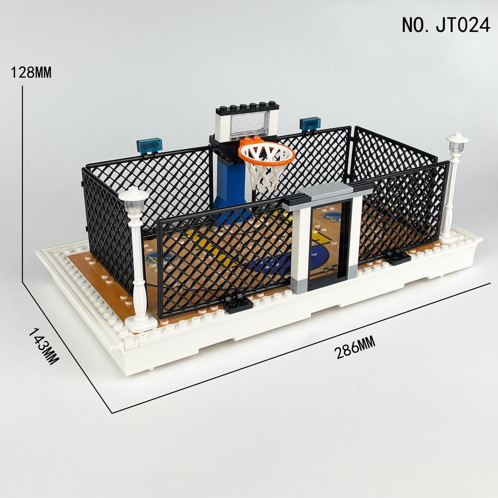 JT023 Школьная баскетбольная площадка. Дети собирают строительные блоки, игрушки.