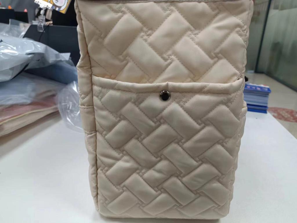 Crossbody Pet Carrier Bag: Stylish Shoulder Handbag for Cats & Dogs with Head-Out Design