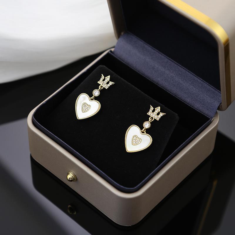 Crown Love Earrings, High-End Foreign Peach Heart Earrings, Niche Design, Heart-Shaped Earrings.