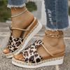 Женские босоножки на танкетке с леопардовым принтом, лето 2025 г., легкие нескользящие тапочки на платформе, женские пляжные сандалии с открытым носком и толстой подошвой
