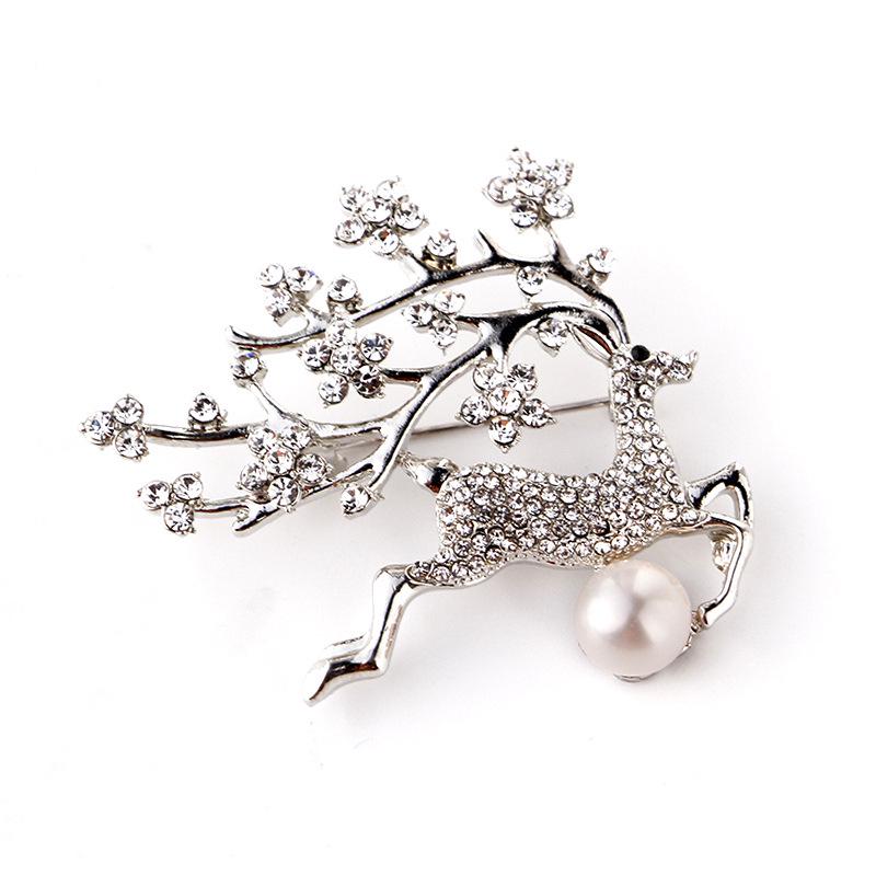 The Elk Brooch Exudes An Elegant and High-end Feminine Charm, While The Pearl Animal Corsages Feature A Niche Design