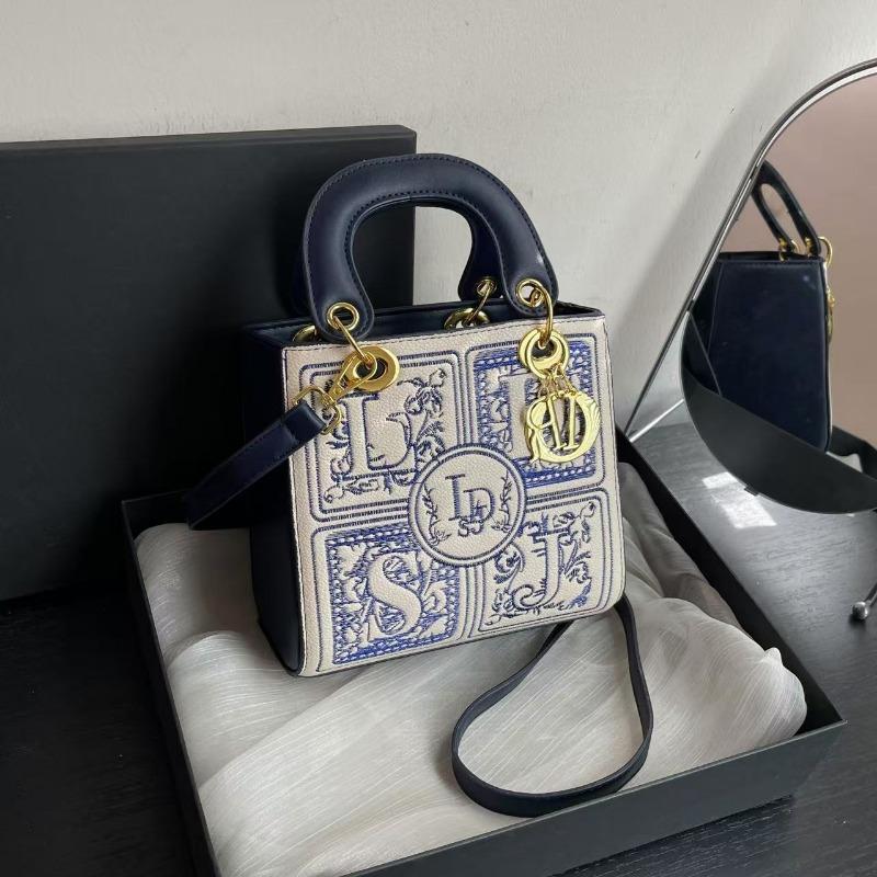 New Light Luxury Heavy Industry Embroidery Princess Diana Bag Fashion Handbag Women's Retro Shoulder Messenger Bag