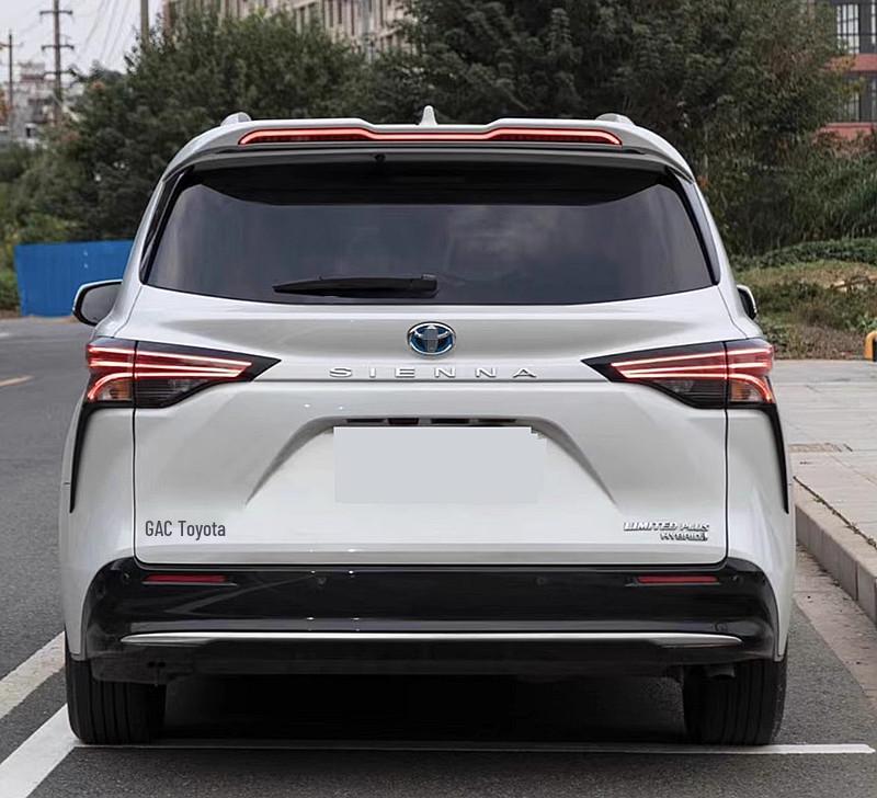Rear, roof, and high-profile spoilers for 2021-2024 Toyota Sienna and Retvia models.