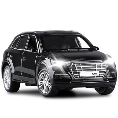 Масштаб 1/32 Q5 SUV Спортивная игрушечная модель автомобиля JKM Литой металлический автомобиль Миниатюрная коллекция Звук и свет Свободные колеса Коллекция Мальчики