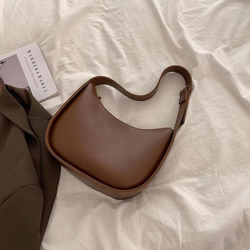 Retro Saddle Bag Women's 2025 New Fashion and Versatile Korean Underarm Bag Niche Versatile Commuter Crossbody Bag