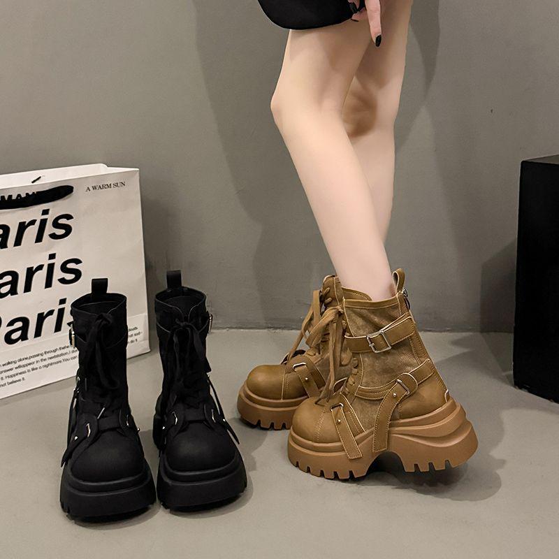 Кожаные джинсовые ботинки-платформы в европейском стиле - Женские новые мотоциклетные полусапожки 2025 года с увеличением роста, маленькие размеры